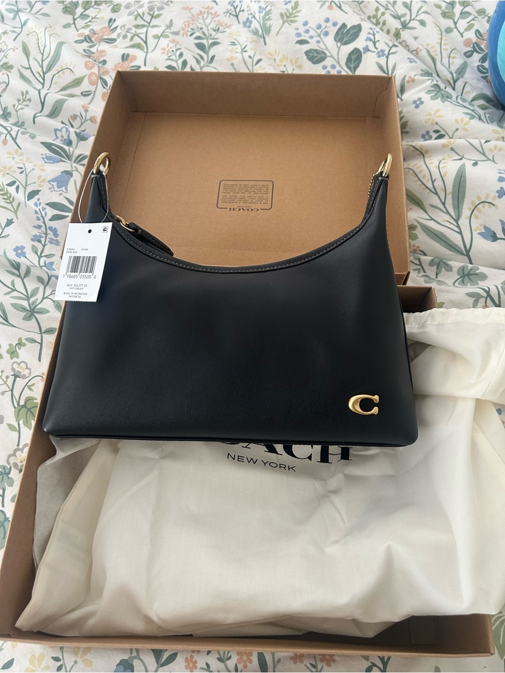Coach Juliet Shoulder Bag 25 in Black with Gold Hardware - Picture 3 of 8